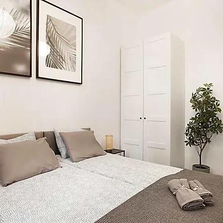 Aparthotel 27rooms Czapskich Great Location, Old Town 3*